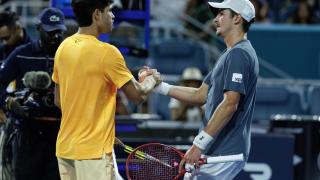 Carlos Alcaraz saluda a Joao Fonseca, en el Masters 1.000 de Miami