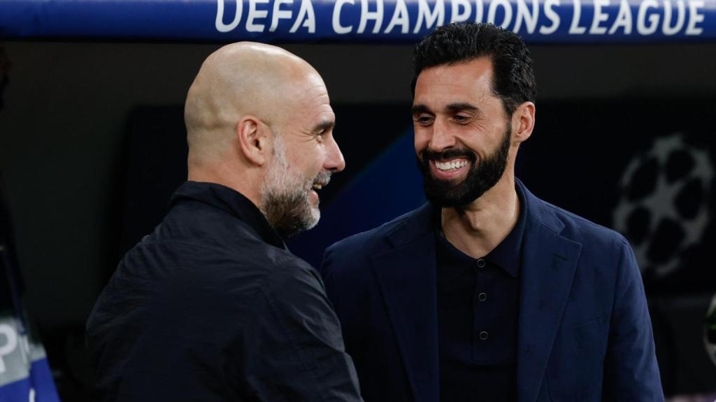 Pep Guardiola y Álvaro Arbeloa se saludan antes del partido de Champions