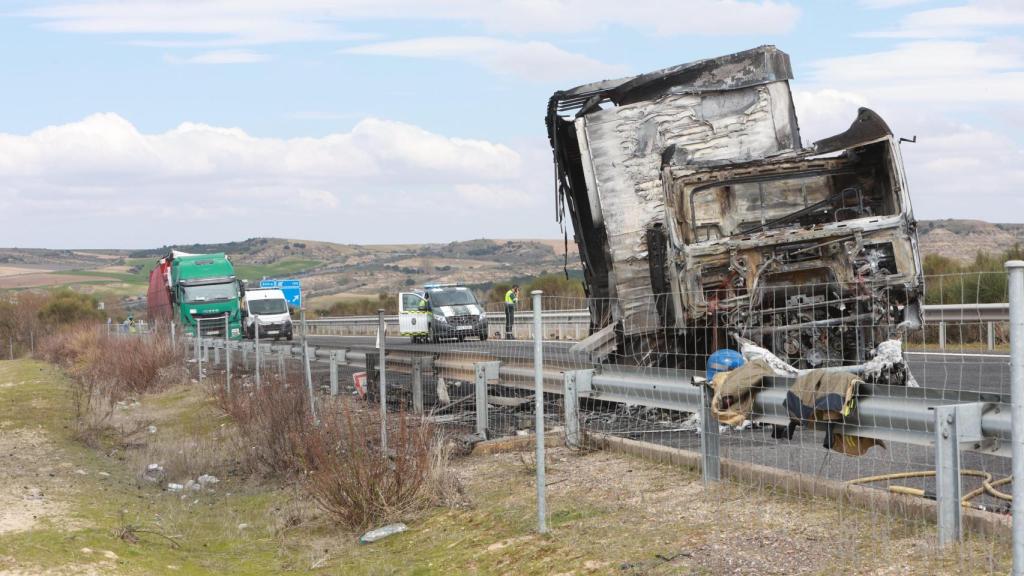 Accidente entre 2 camiones en la autovía A-62, en la localidad zamorana de Castrillo de la Guareña
