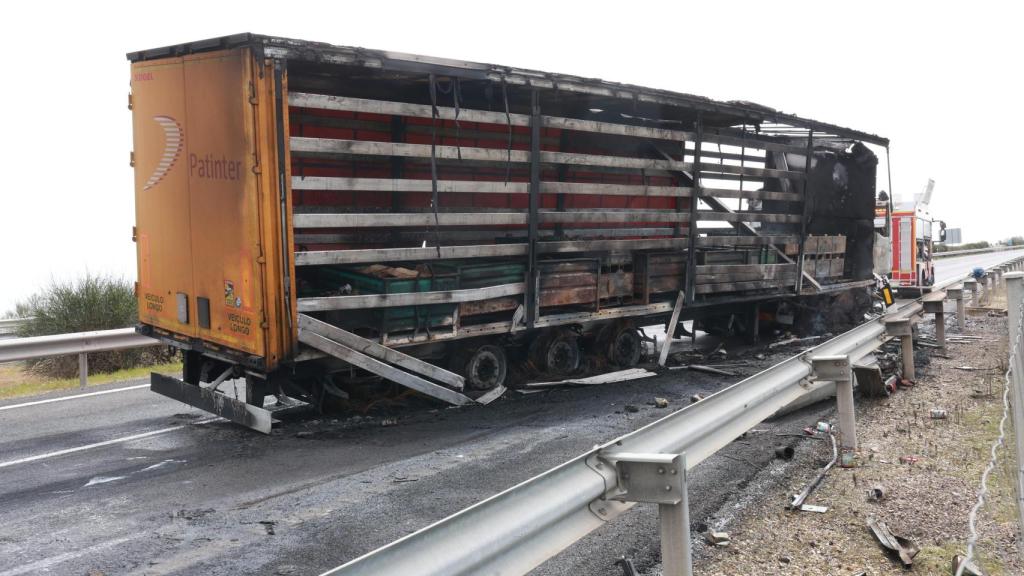Accidente entre 2 camiones en la autovía A-62, en la localidad zamorana de Castrillo de la Guareña