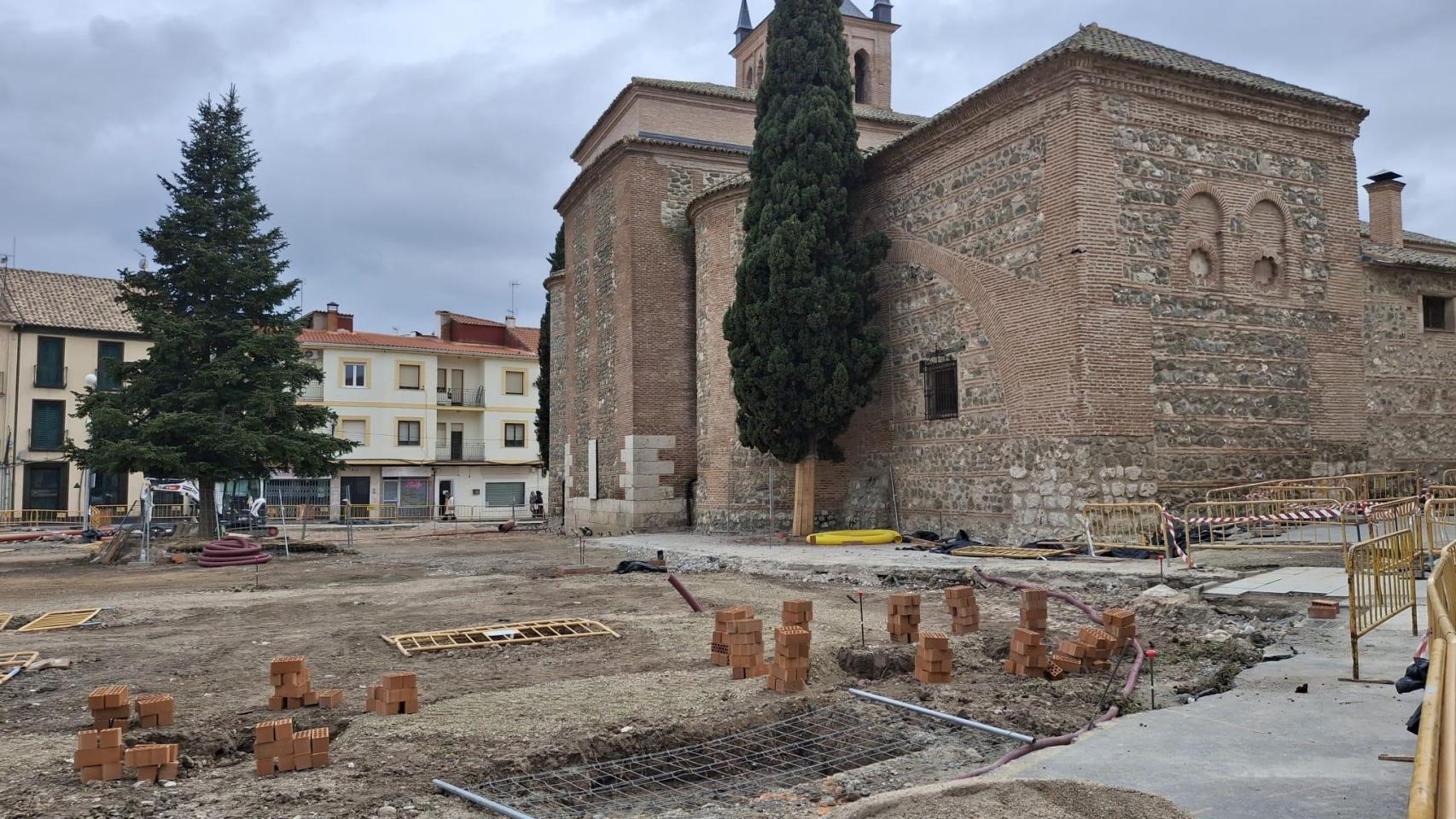 Estado actual de las obras en la plaza de los Hermanos Fernández Criado, conocida popularmente como la plaza de los Leones.