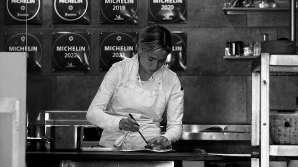 Paula Gutiérrez trabajando en el restaurante Tayta by Víctor Gutierrez