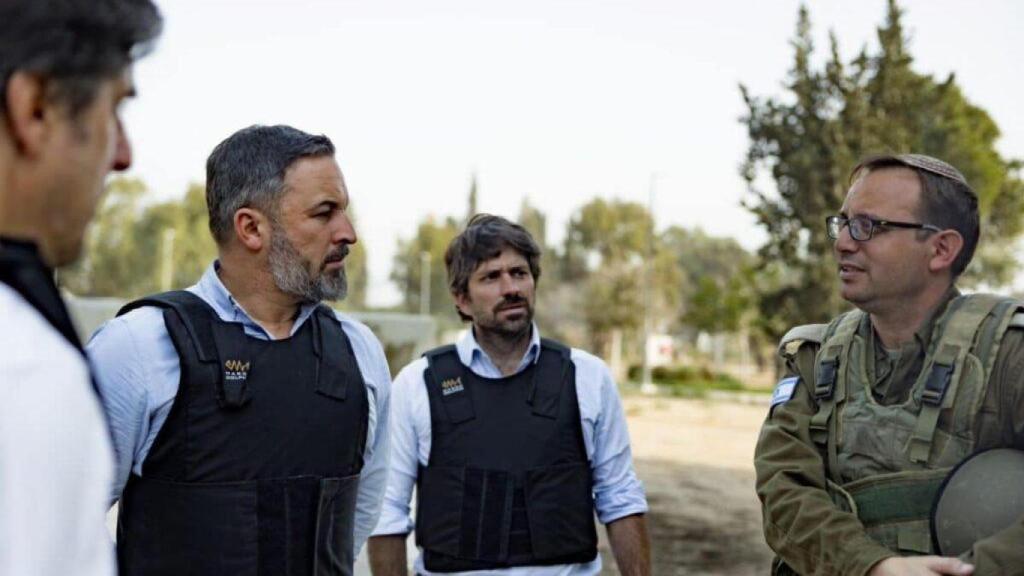 Santiago Abascal y Gabriel Ariza, en diciembre de 2023 durante un viaje a Israel.