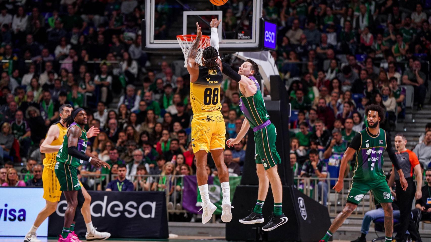 70-95 | El Unicaja, arrollado por La Laguna Tenerife