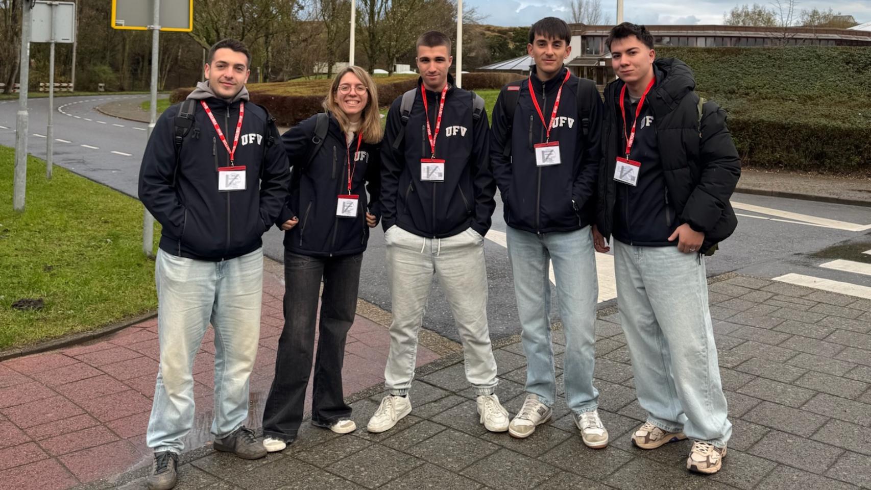 El equipo inicial de estudiantes del proyecto BLESS.