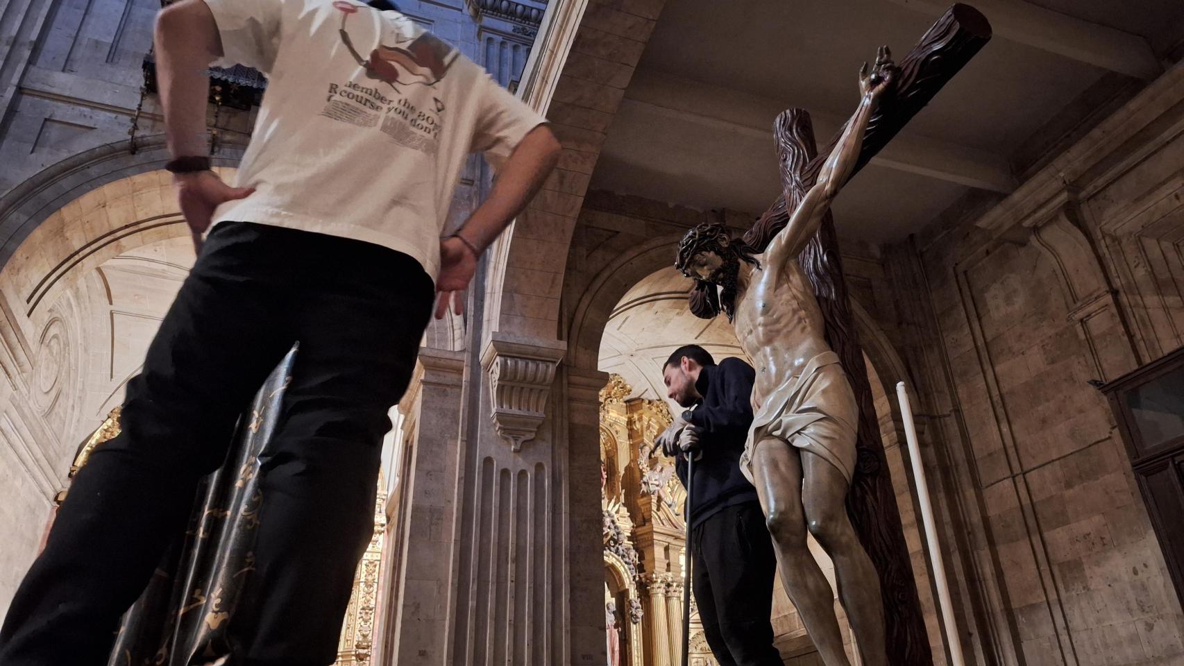 La Hermandad Universitaria ultima los preparativos para un nuevo Martes Santo