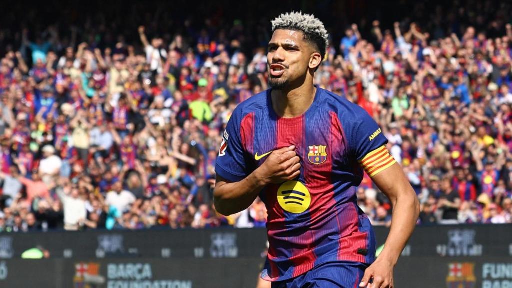 Araujo celebra el gol marcado ante el Rayo Vallecano.