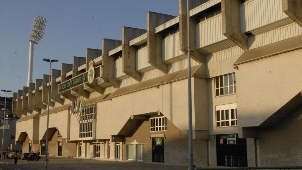 Zona exterior de El Sardinero, el estadio del Racing de Santander.