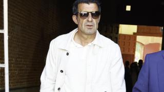 Luis Figo con gafas de sol.