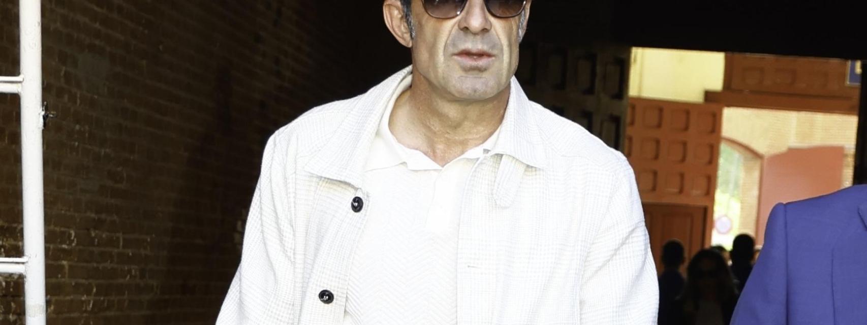 Luis Figo con gafas de sol.