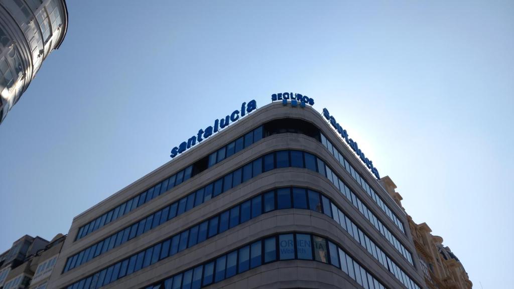 El edificio de Seguros Santa Lucía de A Coruña