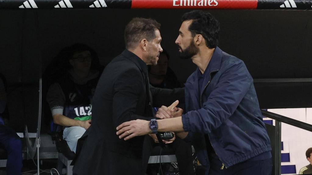 Arbeloa saluda al Cholo Simeone.