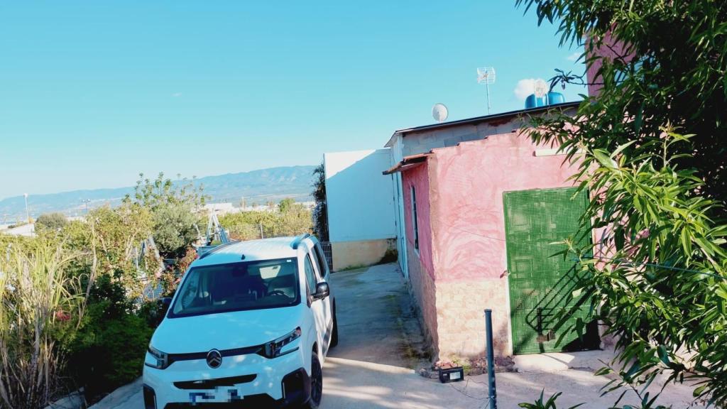 La furgoneta de color blanco en la que Antonio fue visto por última vez el pasado viernes.