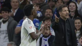 El choque entre Vinicius y Simeone durante el derbi madrileño