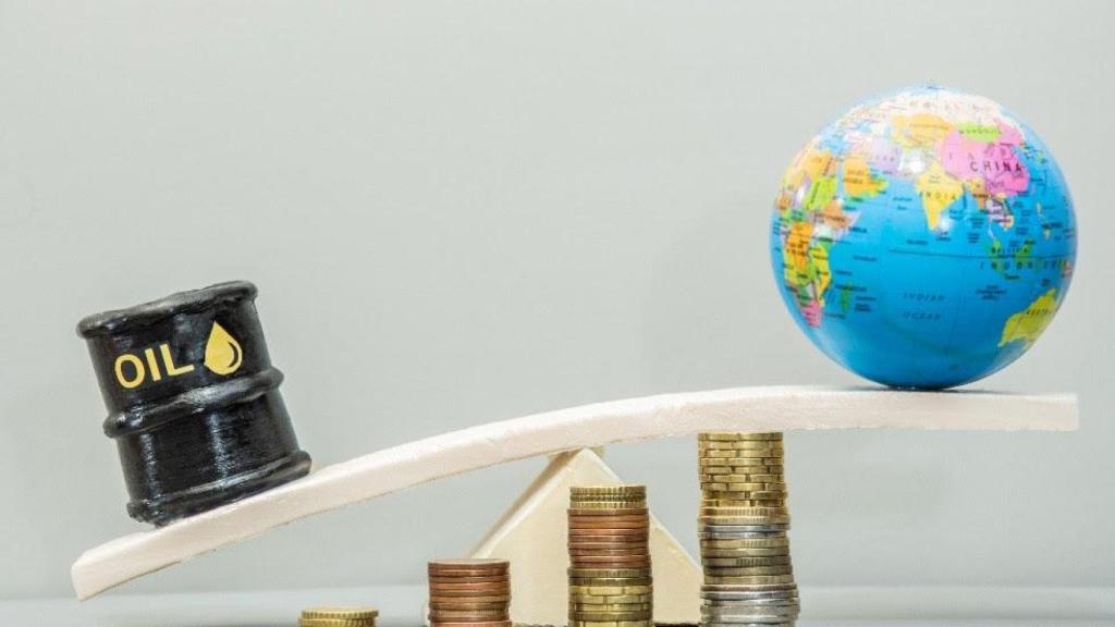 El equilibrio del precio del petróleo y la economía mundial.