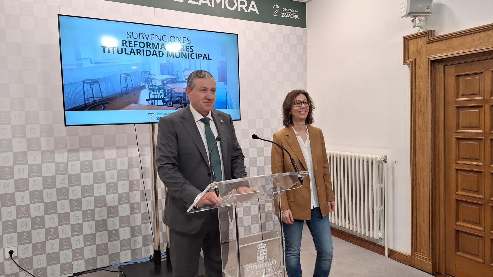 El presidente de la Diputación de Zamora, Javier Faúndez Domínguez, y la vicepresidenta tercera y diputada de Fondos Europeos, Emprendimiento e Igualdad, Amaranta Ratón Fresno.