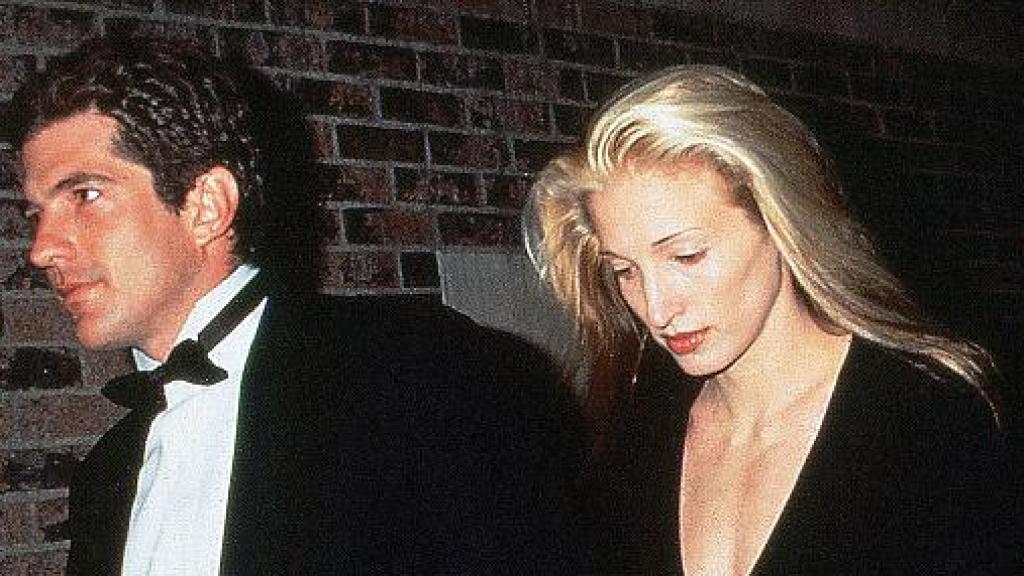 Los oscuros últimos años de John Kennedy Jr. y Carolyn Bessette mientras América creía en su cuento de hadas