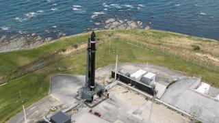 Cohete Electron en la plataforma de lanzamiento en Nueva Zelanda