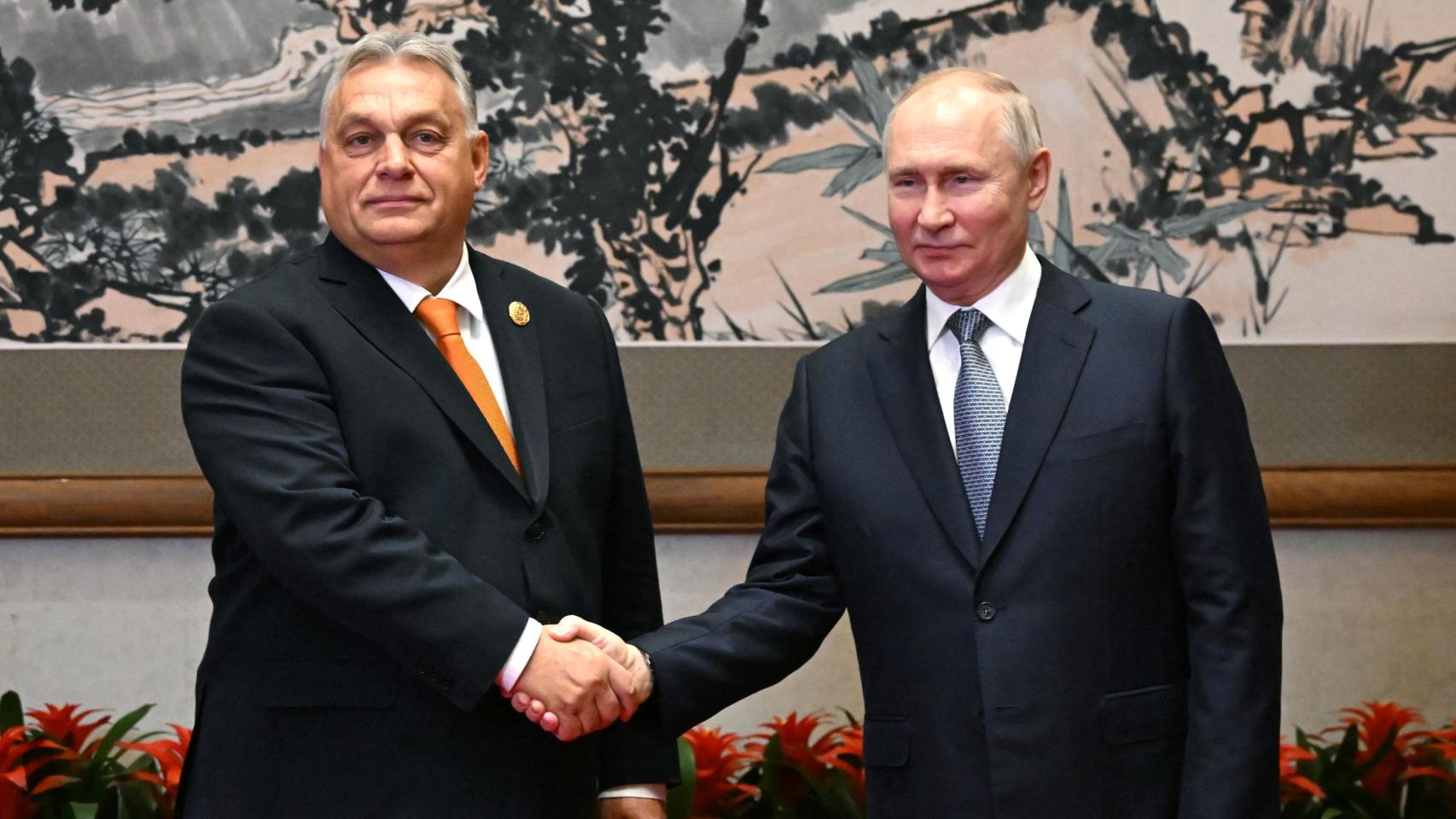 El primer ministro de Hungría, Viktor Orbán, junto a su homólogo ruso, Vladiímir Putin.