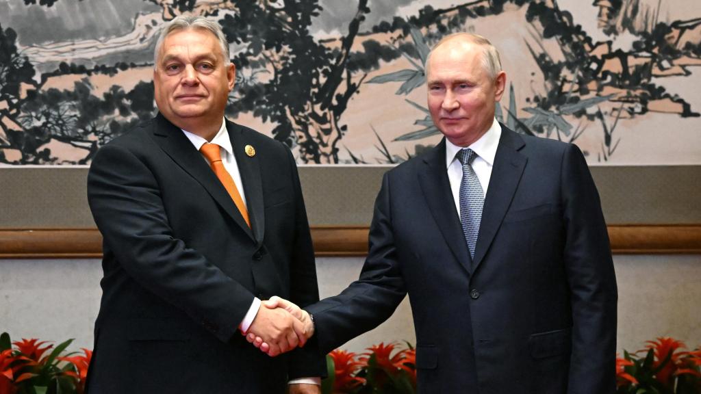 El primer ministro de Hungría, Viktor Orbán, junto a su homólogo ruso, Vladimir Putin.