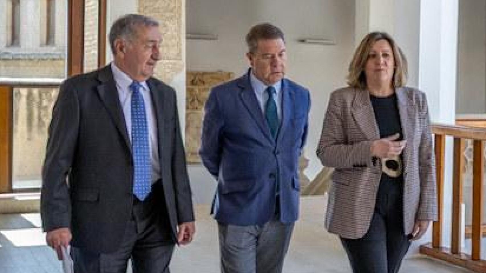 El fiscal superior de Castilla-La Mancha, Emilio Fernández; el presidente de la Junta, Emiliano García-Page y la consejera de Economía, Empresas y Empleo, Patricia Franco.