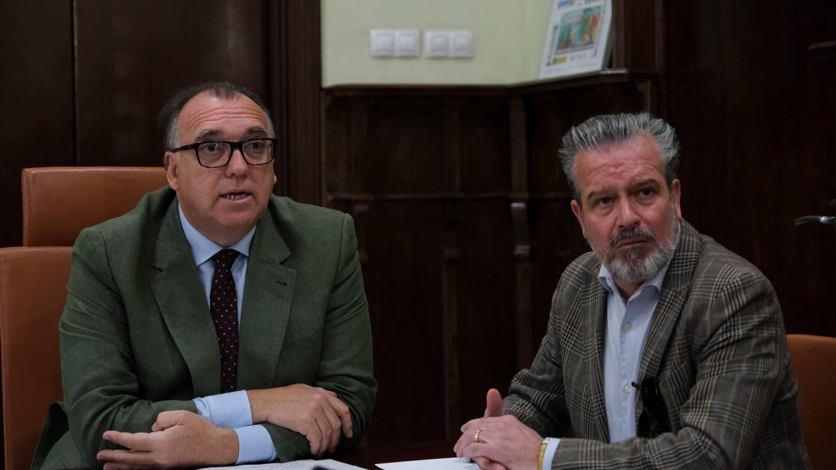 El consejero de Turismo, Arturo Bernal, en la reunión celebrada este lunes.