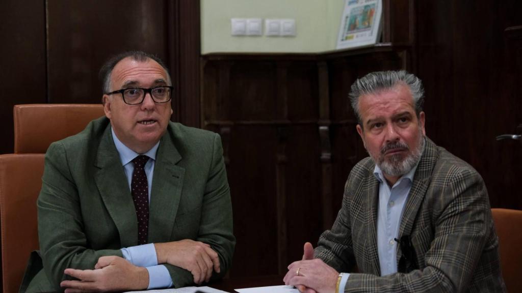 El consejero de Turismo, Arturo Bernal, en la reunión celebrada este lunes.