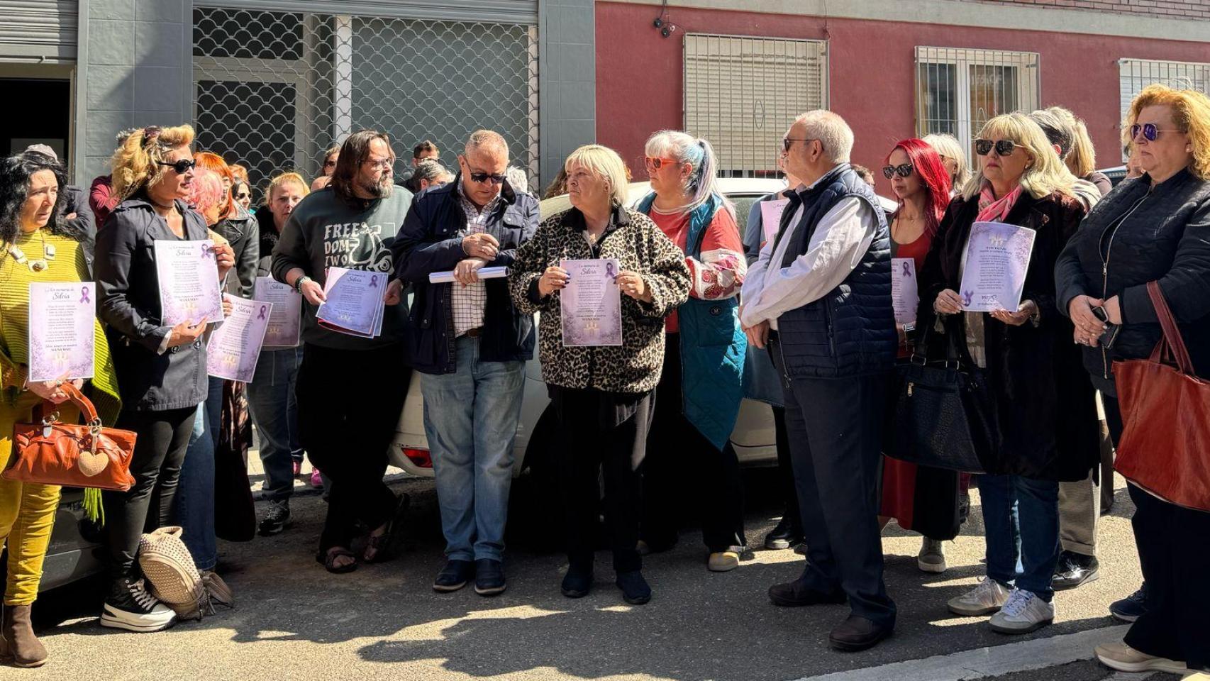 Comerciantes de Las Fuentes se concentran en recuerdo a Silvia.