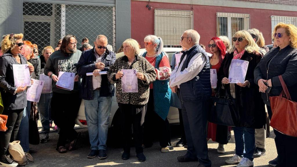 Comerciantes de Las Fuentes se concentran en recuerdo a Silvia.