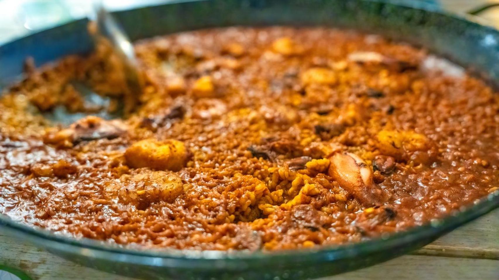 Un plato de paella.