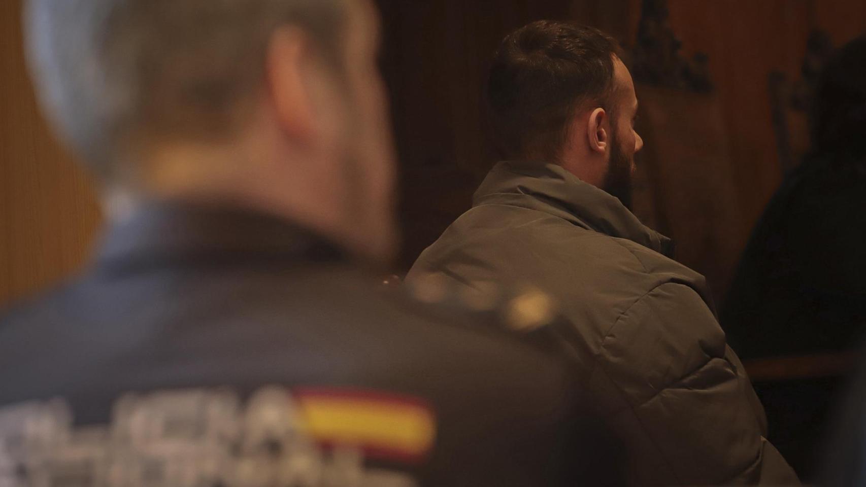 El acusado de acuchillar a un joven en Salceda en 2019 durante un juicio en la Audiencia Provincial de Pontevedra, a 23 de marzo de 2026