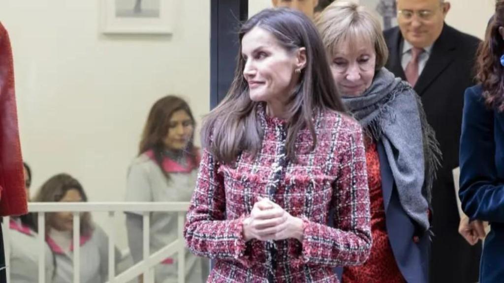 Letizia Ortiz luciendo una chaqueta confeccionada por APRAMP.