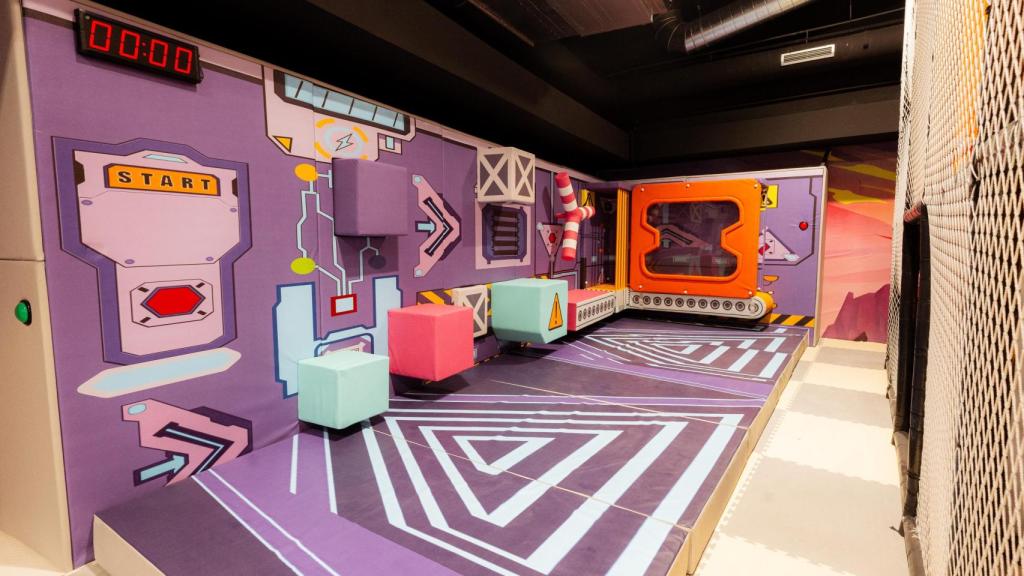 La tecnología integrada que busca fomentar el movimiento, la creatividad y la cooperación entre niños y adultos.