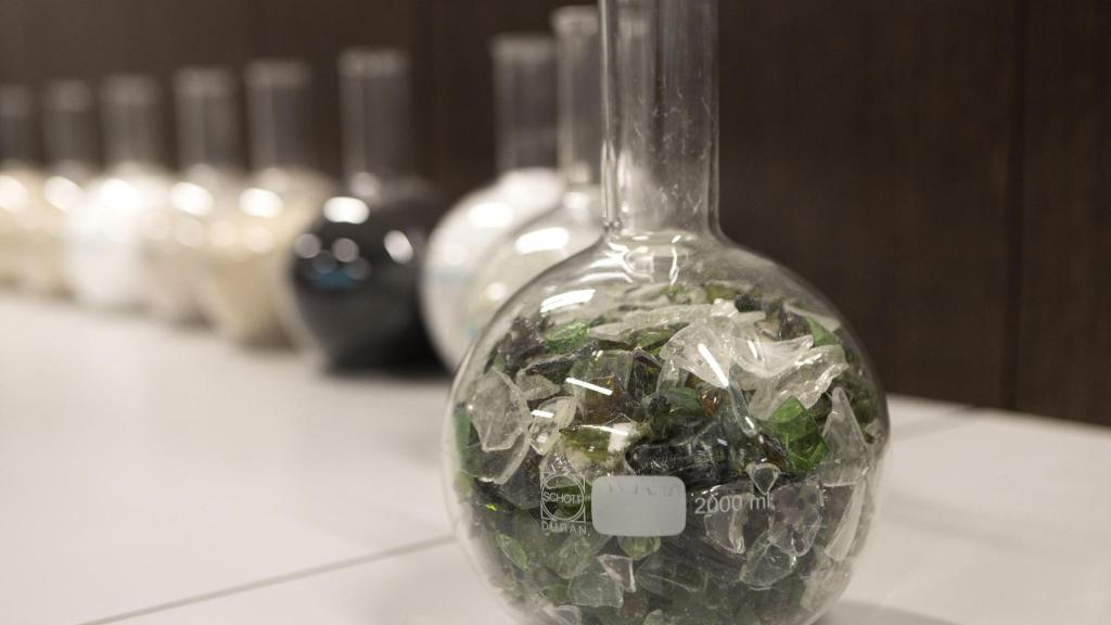 Calcín para generar tarros de vidrio reciclado en la fábrica de Veralia.