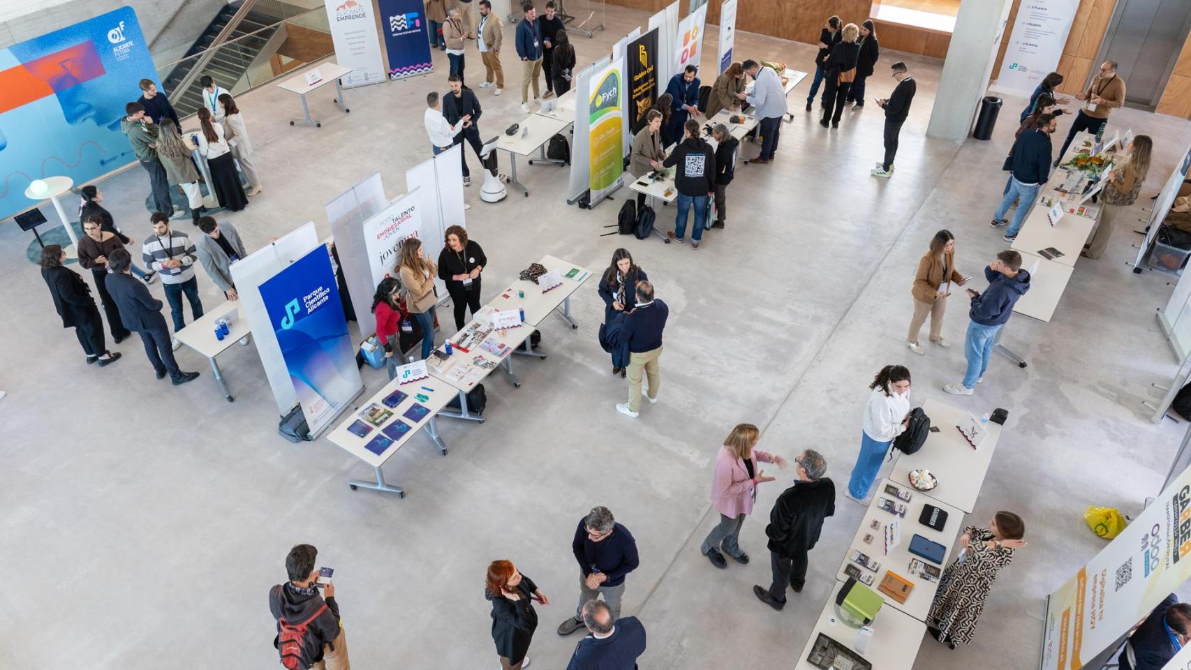 Zona de estands en la edición 2025 del Mediterranean Future Innovation.