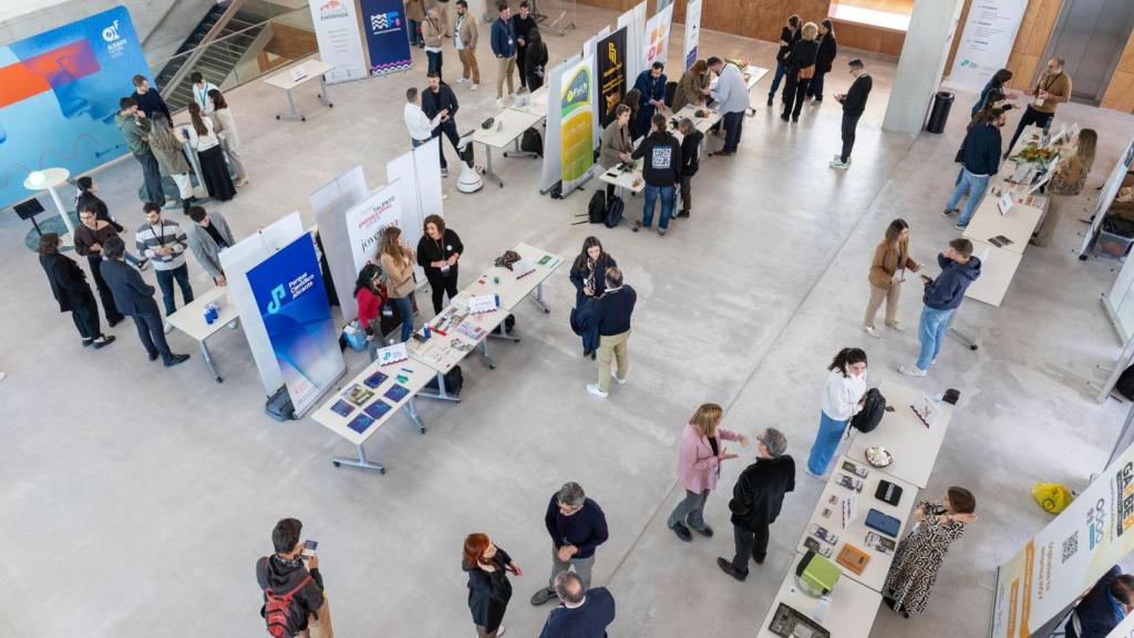 Zona de estands en la edición 2025 del Mediterranean Future Innovation.