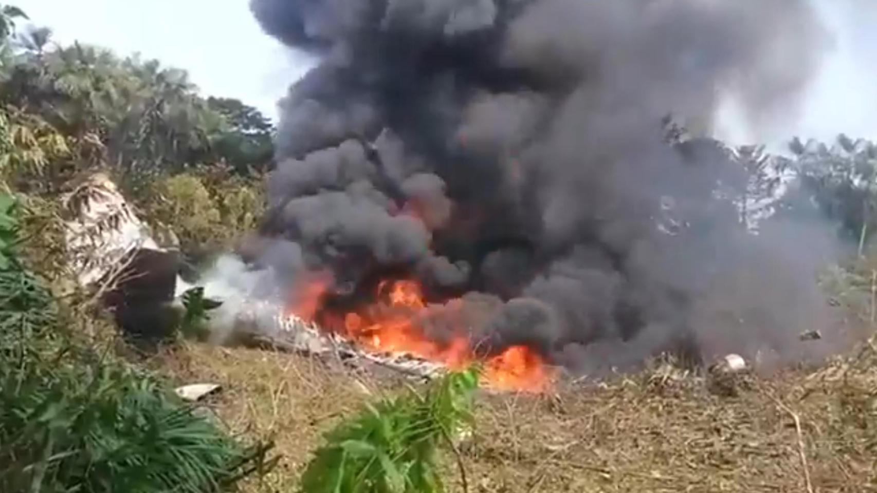 Un avión de la Fuerza Aérea Colombiana con más de un centenar de soldados a bordo se estrella en el sur del país