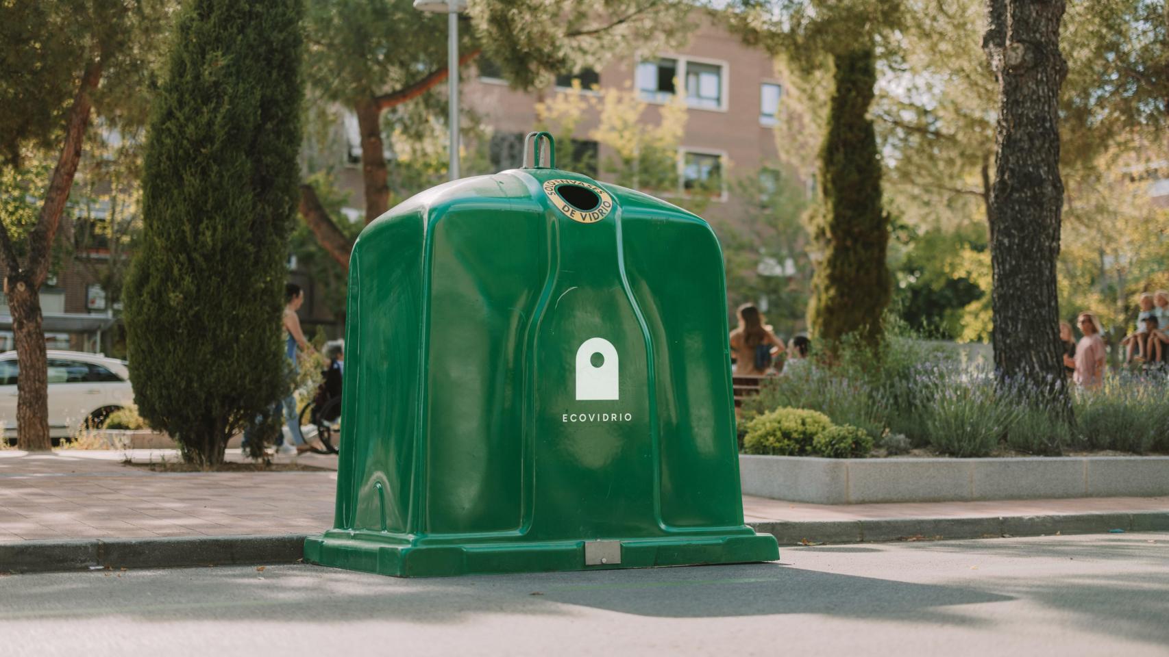 Contenedor verde.