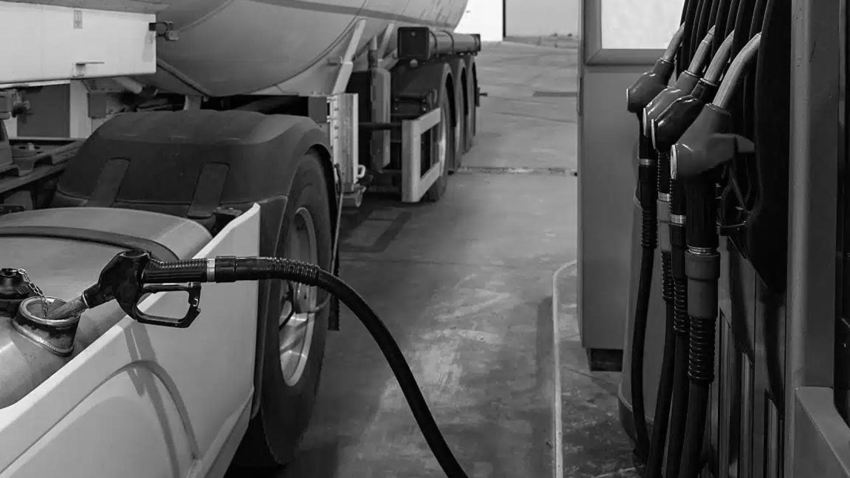 Recarga de combustible de un camión.