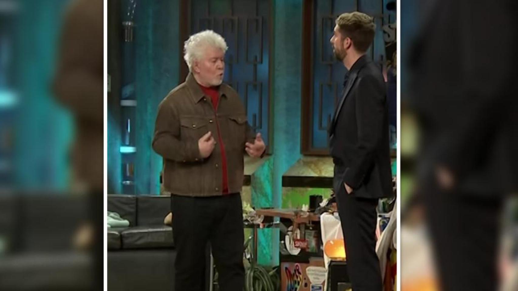 Broncano y Almodóvar durante su conversación en el programa de La Revuelta