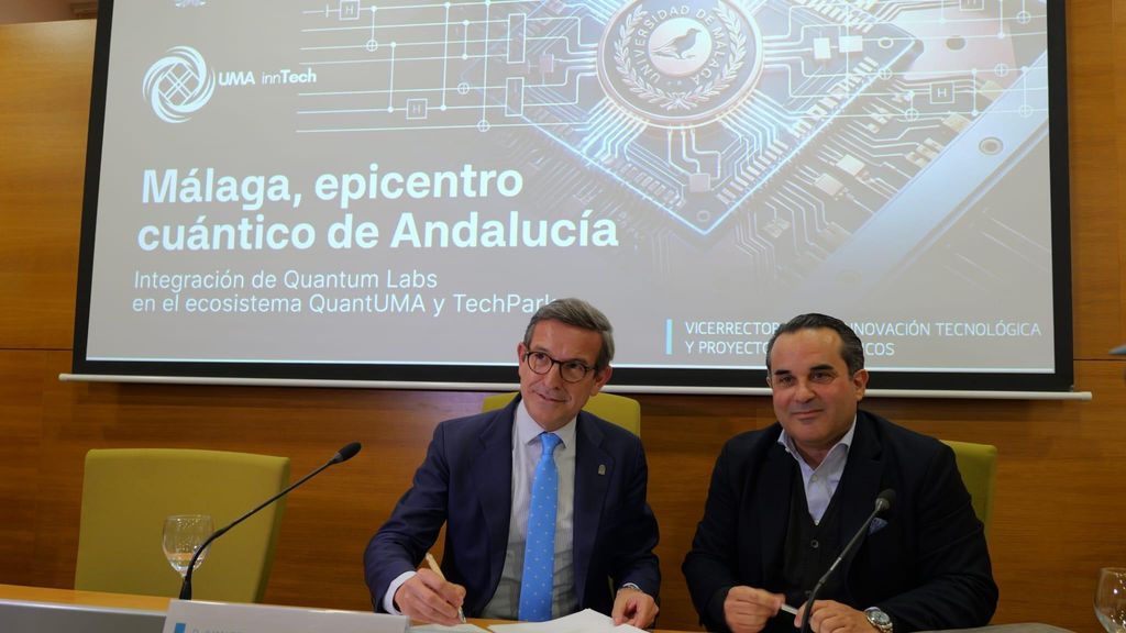 Un momento de la firma de acuerdo entre la Junta de Andalucía y Quantumlab.