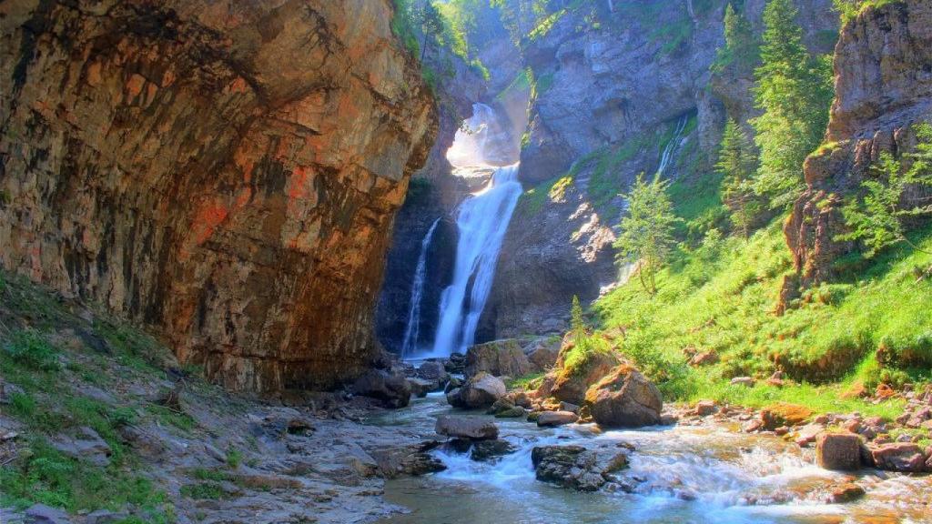 Cascada de la cueva.