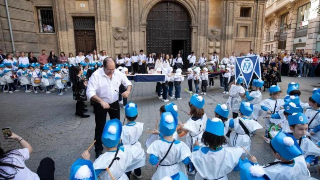 Tradicional procesión infantil del colegio Escolapias Calasanz.