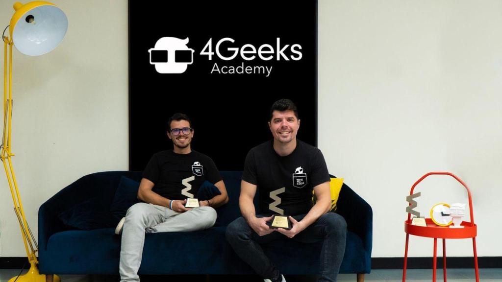 De izquierda a derecha: Marco Gómez y Víctor Gómez, CEOs de 4Geeks Academy.