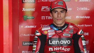 Marc Márquez, con rostro de concentración en el box de Ducati durante el GP de Brasil.