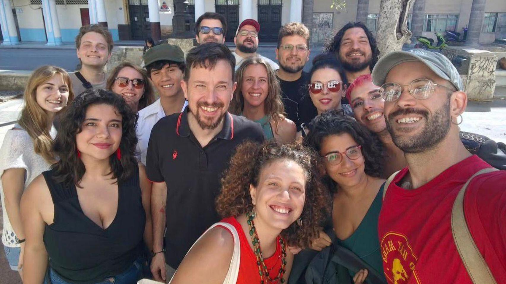 Imagen del 'tour' por la revolución cubana en el que participó Pablo Iglesias durante su estancia en La Habana.