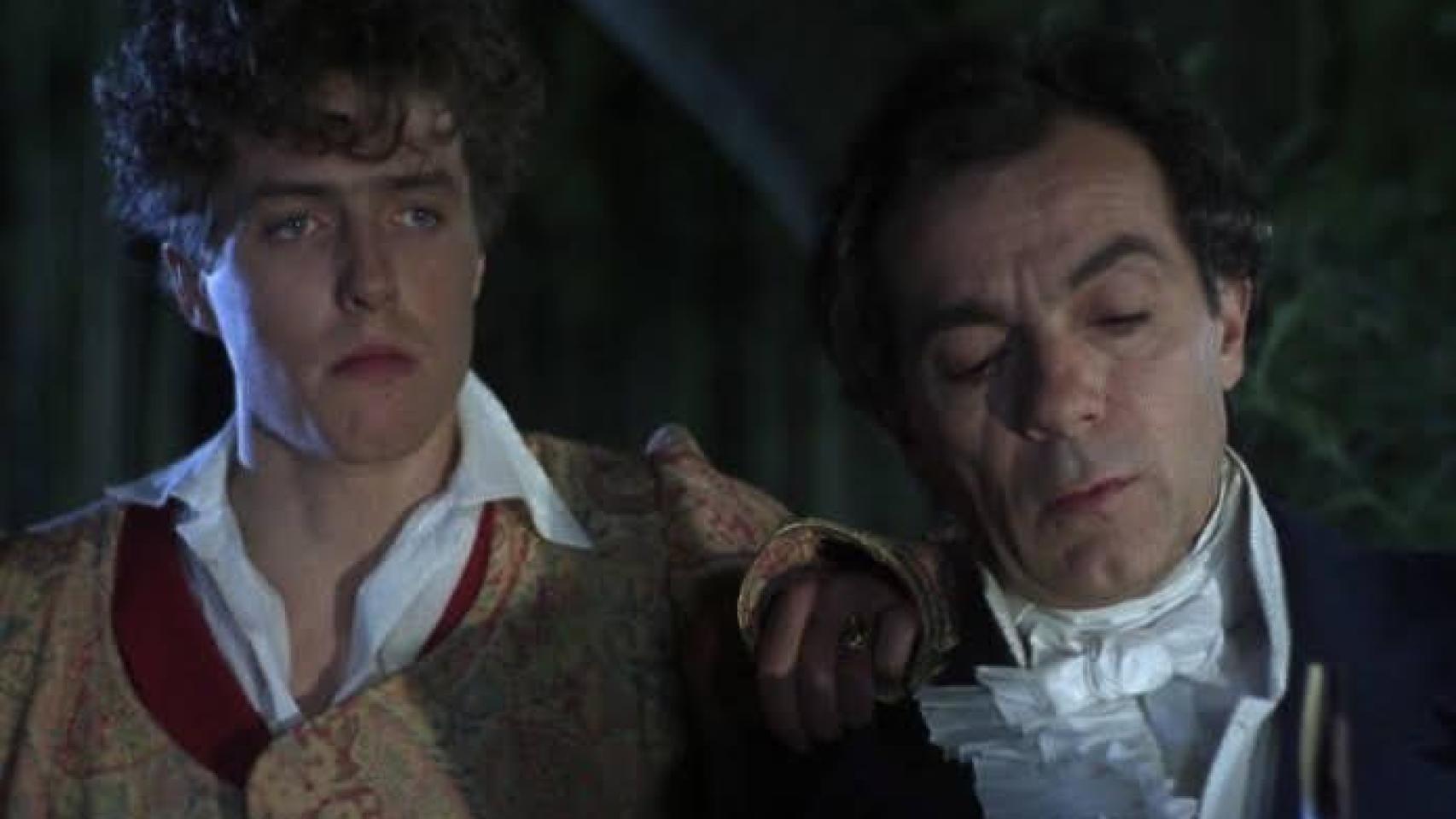 Hugh Grant (Lord Byron) y José Luis Gómez (Polidori) en 'Remando al viento' (Gonzalo Suárez, 1988)