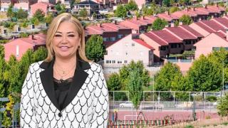 Belén Esteban y casas de Paracuellos de Jarama en un montaje.