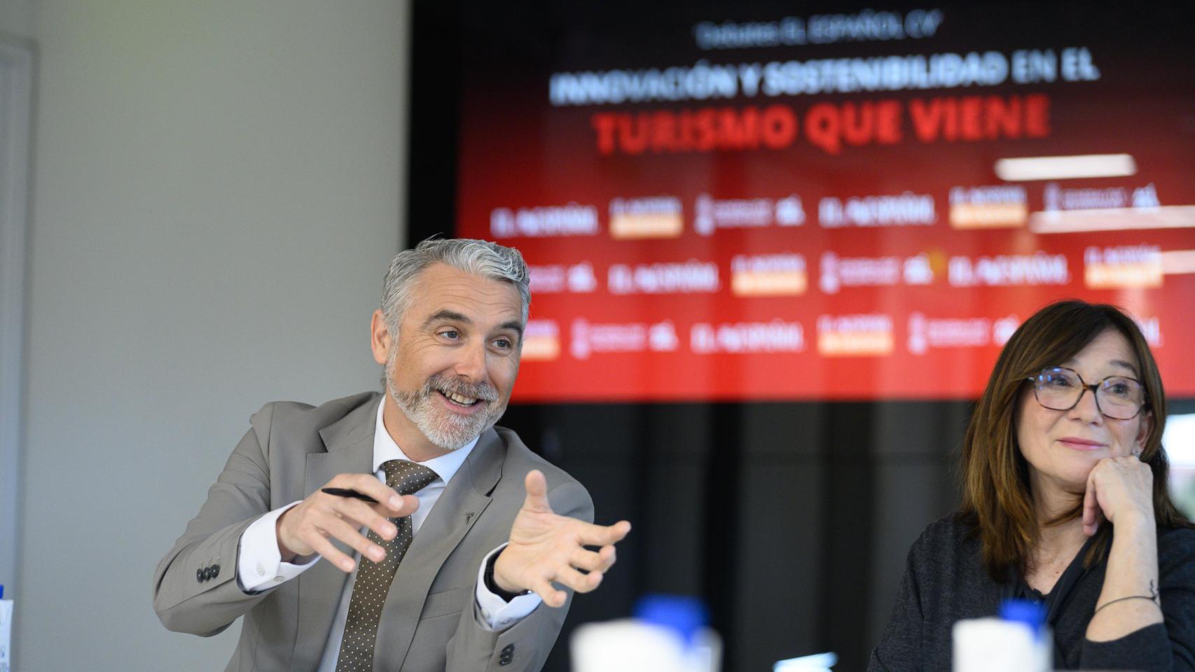 Fotogalería: debate del sector turístico valenciano sobre la innovación y sostenibilidad en el sector