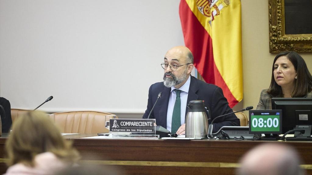 El presidente de la entidad pública empresarial Administrador de Infraestructuras Ferroviarias (Adif), Luis Pedro Marco de la Peña, comparece ante la Comisión de Transportes y Movilidad Sostenible, en el Congreso de los Diputados, a 24 de marzo de 2026, en Madrid (España).
